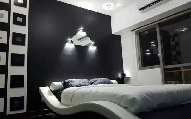 Lower Penthouse Unit in Acqua Residences