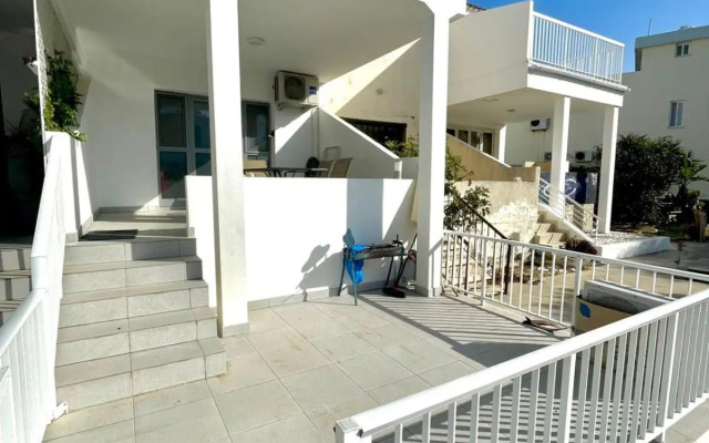 Sandy Beach Complex