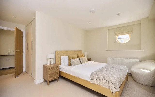 Putney Terrace Apartment