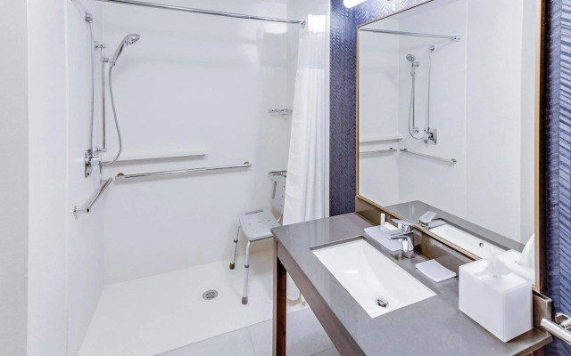 Fairfield Inn and Suites by Marriott Youngstown Austintown