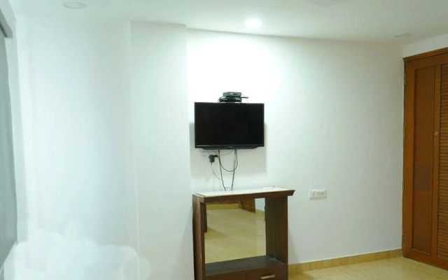 OYO 79600 The Premium Villa