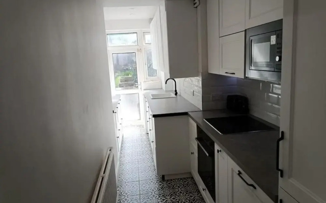Large 4 Bed Terraced House