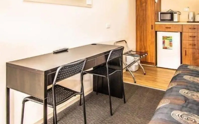 Daydream Motel and Apartments – Guest Rooms – Broken Hill