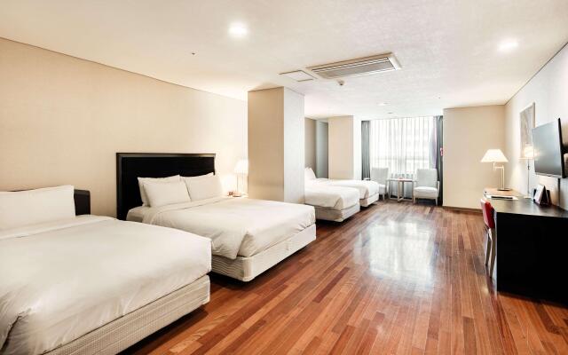 Ramada Hotels & Suites Seoul Namdaemun