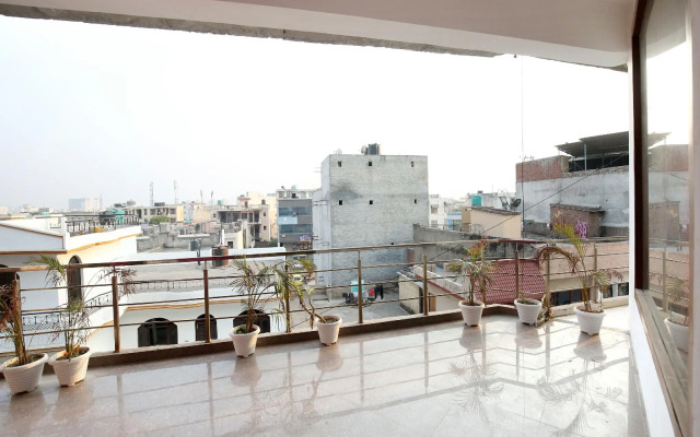 OYO 9049 Pearl Grand