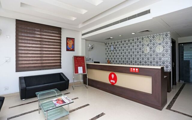 OYO 8536 Azad Square