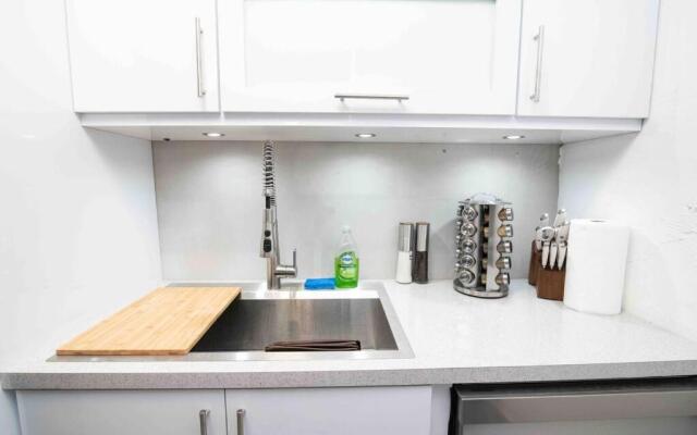 Blissful 3BR Art District Apt with PK & Fast WiFi