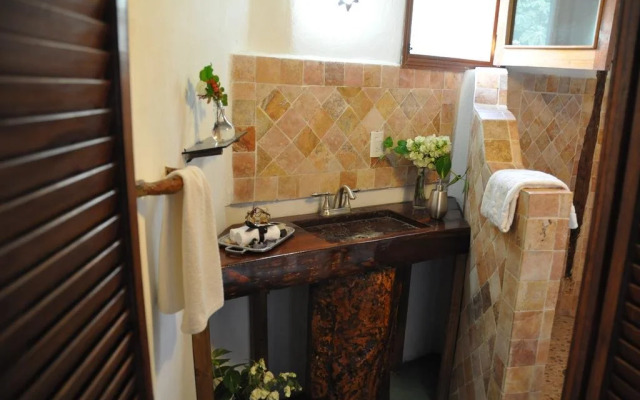 Jolie Jungle Eco Hotel