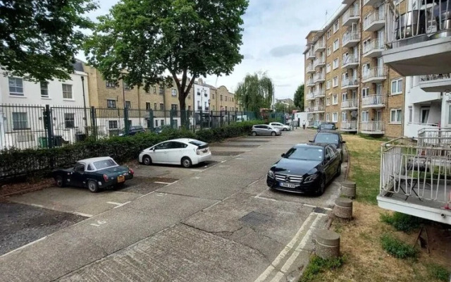 Spacious 3 Bedroom Apartment Near Camden With Balcony