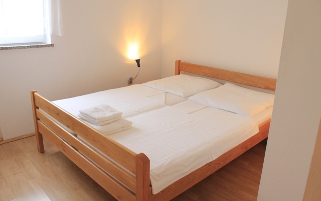 Apartment Ivan - 300 m from sea: A4 Nin, Zadar riviera