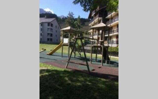 Studio mansardé 18 m2 climatisé avec piscine privée