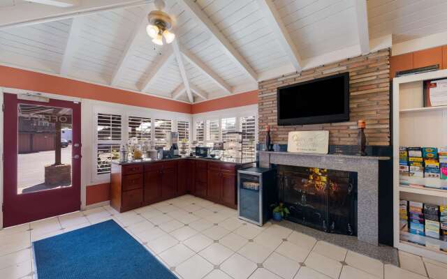 Clarion Collection Wilkie's Inn Pacific Grove - Monterey