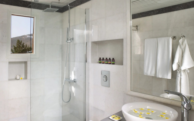 Yria Boutique Hotel & Spa