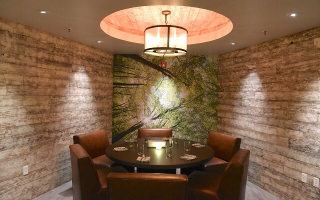 Sheraton Redding Hotel at the Sundial Bridge