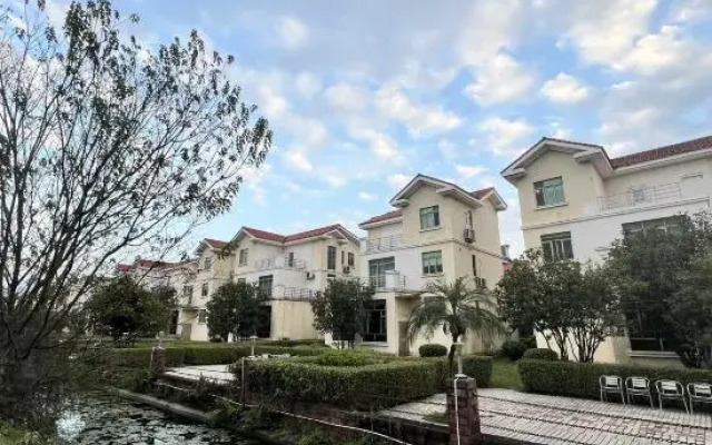 Caoxi Hot Spring Holiday Resort