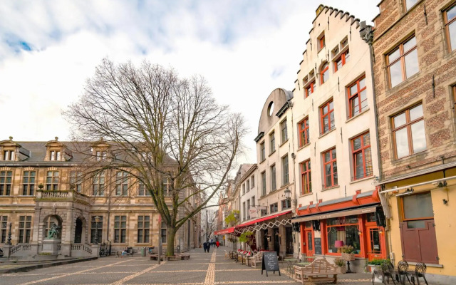 The Hendrik Square Residence