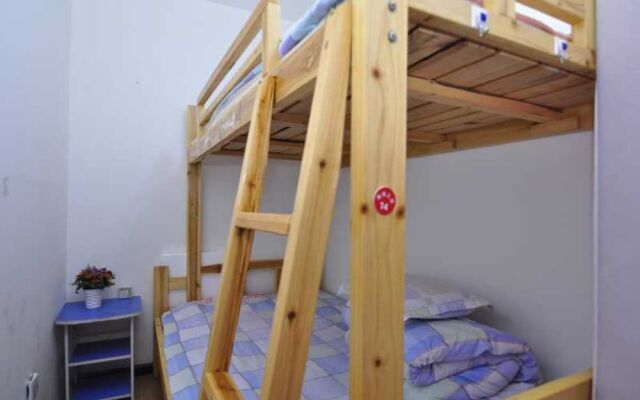 Kunming Harbor Home Hostel