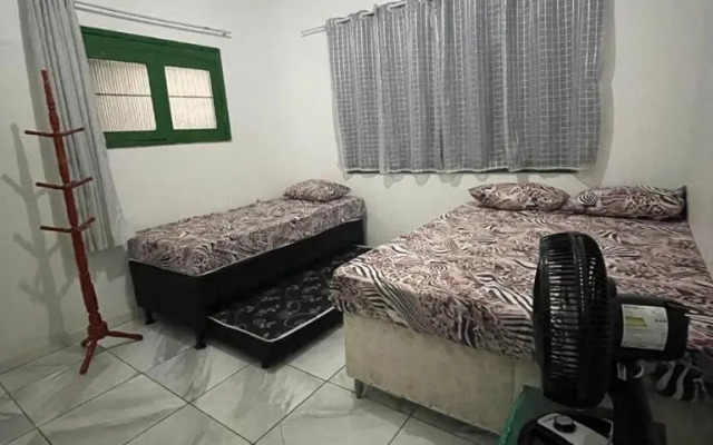 Casa térrea a 2 min da praia dos anjos