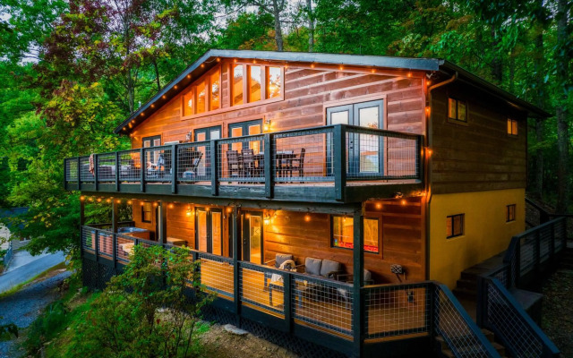 3-MasterSuites-GorgeousViews-GameRm-HotTub-Gburg7min-Ober5min-Bears!