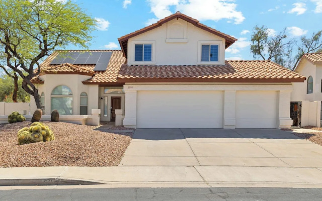 Red Mountain Retreat 5 BDR w/ Heated Pool!