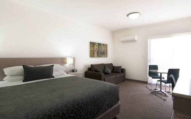 Loxton Community Hotel Motel