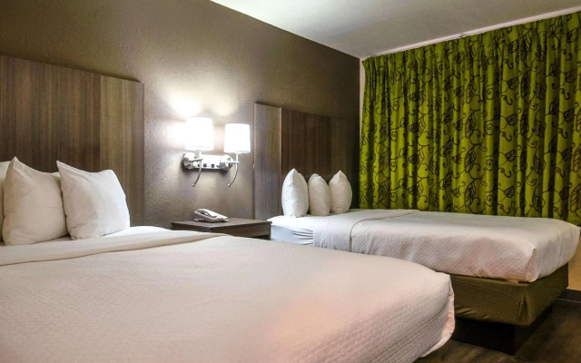Econo Lodge Cherokee Near River Park
