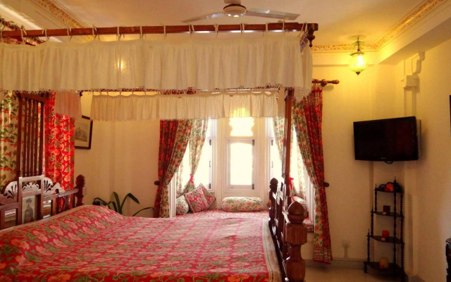 Jagat Niwas Palace