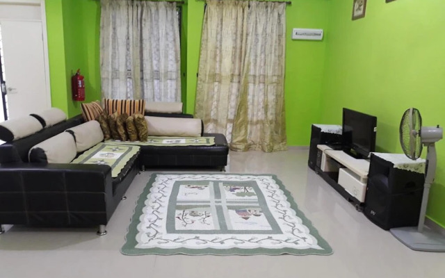 OYO 90215 Awani Homestay