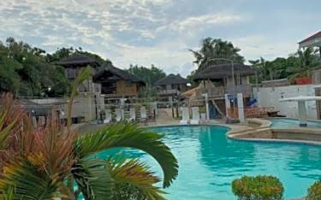 7-AR Golden Beach Resort