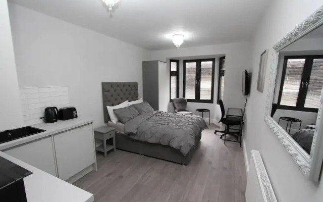 New Cosy Studio in London!
