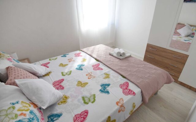 Apartment in Maslenica With Terrace