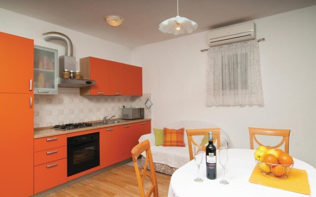 Amazing Home in Podstrana With Wifi and 2 Bedrooms