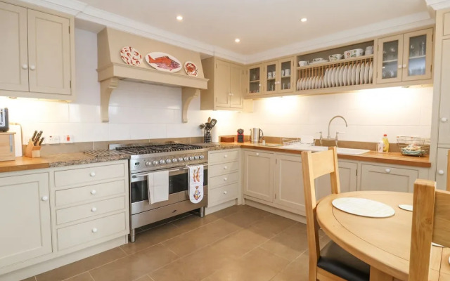 9 Church Farm Rise
