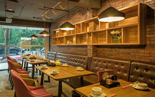 Wuyishan Old Street Hill Lodge