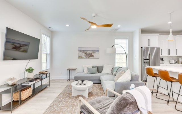 Luxe Wilmington Home: 2 Mi to Historic Downtown