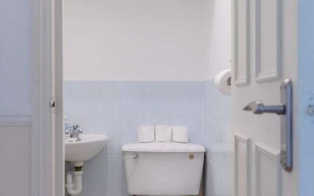 Roomy 3BD by Hampstead Heath!
