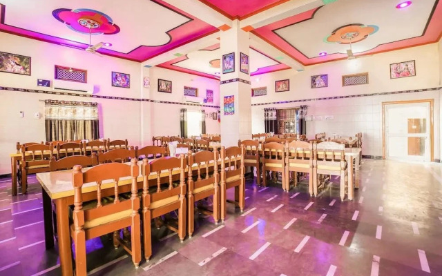 Muni ji Restaurant & Hotel by OYO Rooms