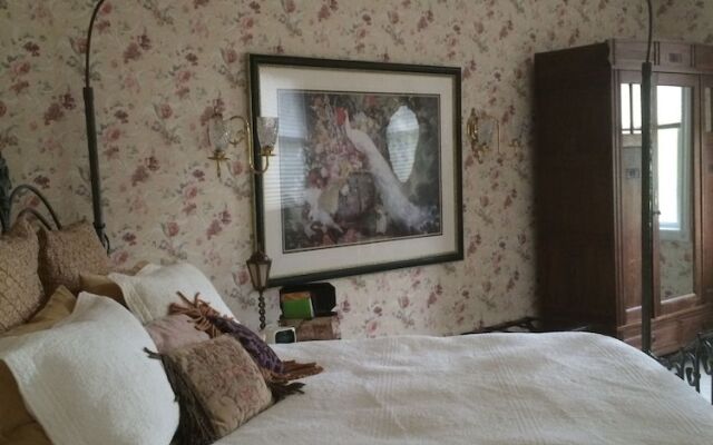 Wild Rose Manor Bed and Breakfast
