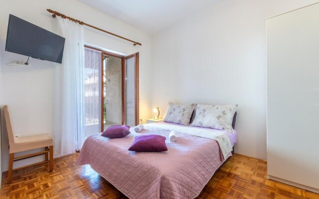 Stunning Apartment in Stobrec With Wifi