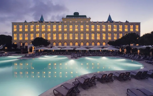 WOW Hotels