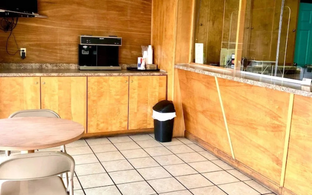 Budget Inn of Claypool Hill