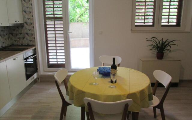 Velin Apartment