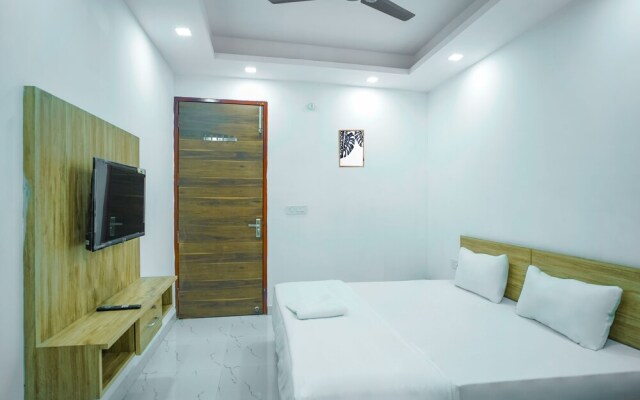 Roomshala 031 Silver Crown Sector 23