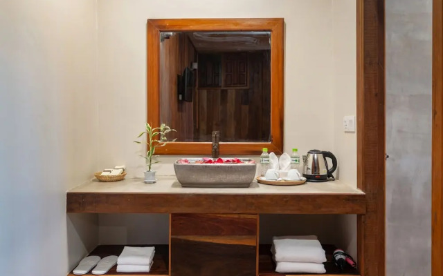 Family Wooden Boutique