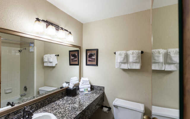 Quality Inn & Suites Plano East - Richardson