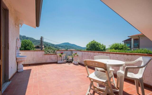 ALTIDO Villa for 4 with Garden close to Pisa