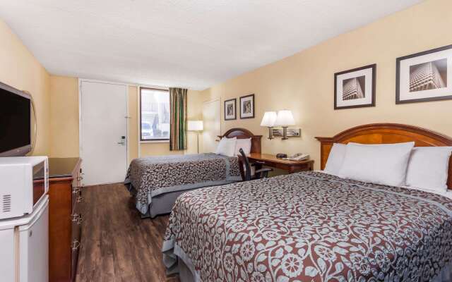 Days Inn by Wyndham College Park Airport Best Road