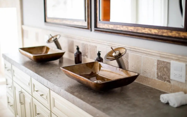 Sea Star by AvantStay | Gold Medal Olympian's Malibu Estate | Pool, Spa & Views