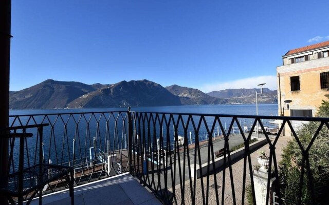 Residenza di Prestigio In Riva al Lago Marone LOFT