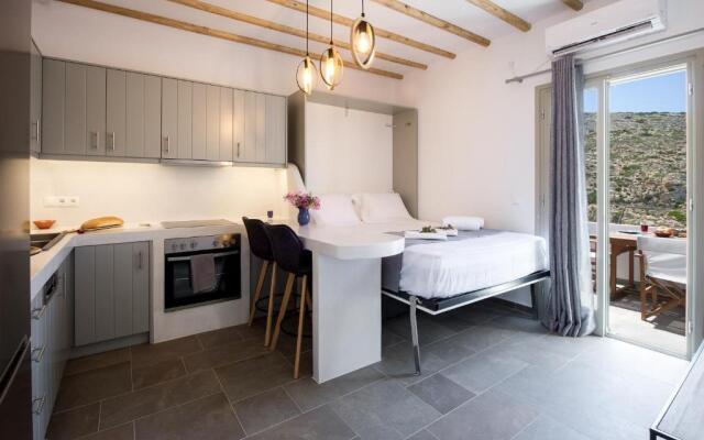 Droufakos’ home, Lux seafront apartment w. View